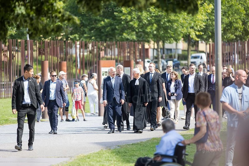 Kai Wegner (Governing Mayor of Berlin) walks to a wreath-laying ceremony to commemorate the division of the city from 13 August 1961 to 9 November 1989 and to remember the victims of tyranny at the Bernauer Strasse memorial, Berlin, 13.08.2025