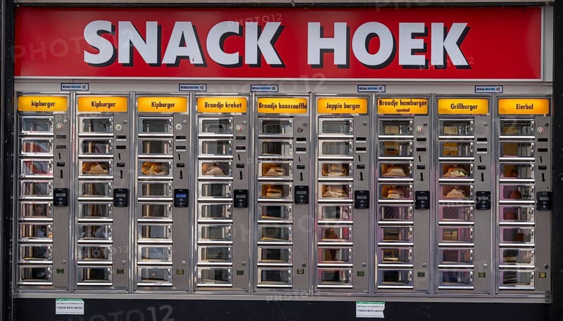 Vending machine restaurant, Snack Hoek, fast food dishes are pre-prepared and then placed in the heated compartments of the vending machine, you pay directly and open a flap, croquettes, burgers, meat and vegetable fast food dishes, Groningen, Netherlands
