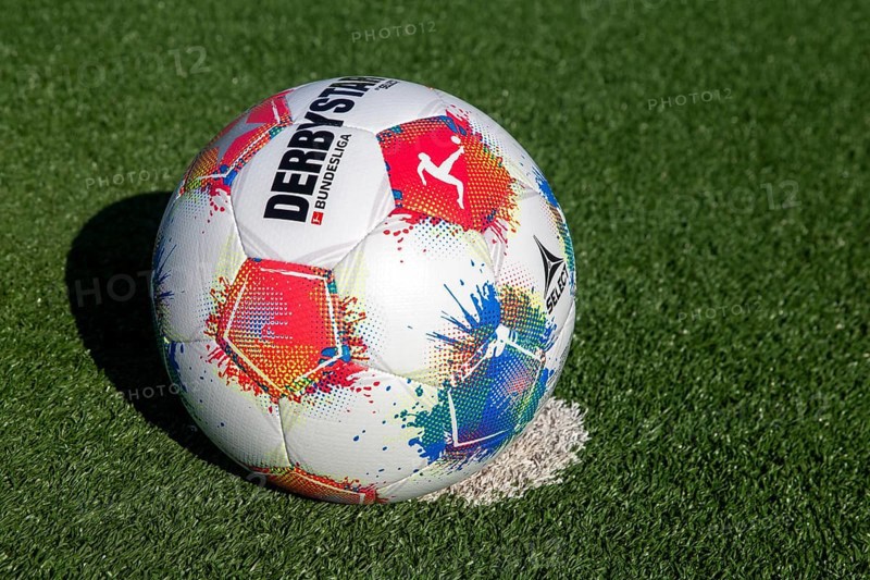 Close-up of the 2025/26 Bundesliga match ball (symbolic image)