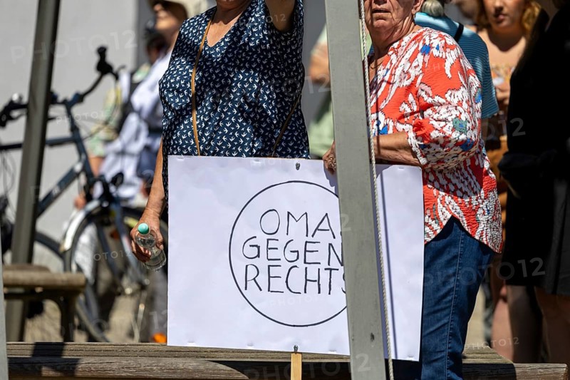 Counter-demonstration against the rally of AfD politician Joachim Paul in Ludwigshafen-Maudach***Picture: Omas gegen Rechts