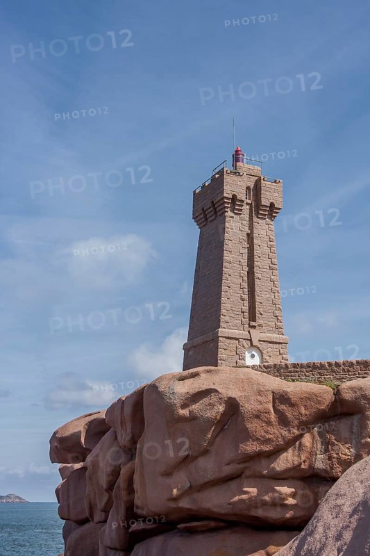 Phare de Ploumanac'h, officially: Phare de Mean Ruz, Côte de Granit Rose, Département Côtes-d'Armor, Brittany, France