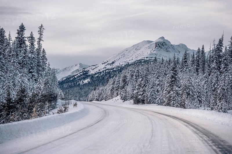 Winter road trip on the Icefields Parkway with lots of snow and ice, Banff National Park, Jasper National Park, Alberta, Canada