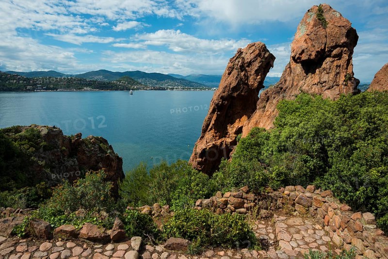Picturesque coast and red rocks, Pointe de l'Aiguille, Théoule-sur-Mer, Massif de l'Esterel, Esterel Mountains, Département Var, Cote d'Azur, Provence-Alpes-Côte d'Azur, France