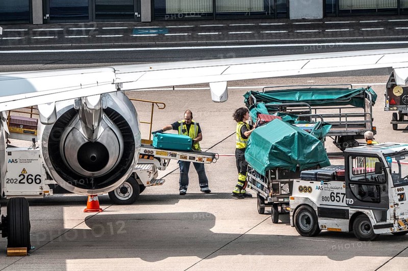 Aircraft being unloaded after landing, luggage being loaded, Düsseldorf International Airport. Düsseldorf, North Rhine-Westphalia, Germany