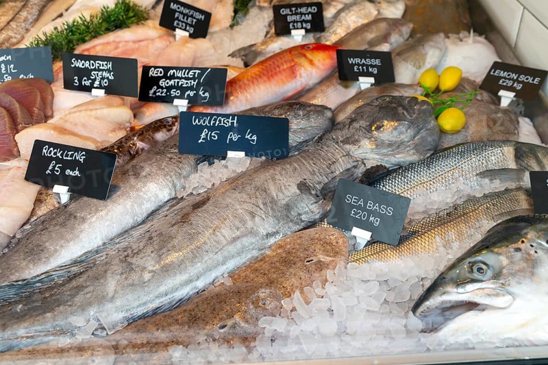 Fish on ice in fishmonger shop window, Newton Abbot, Devon, England, UK