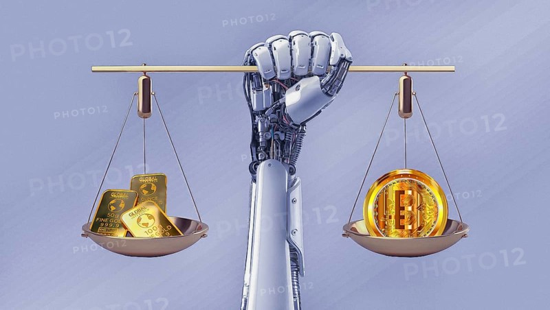 Symbolic image, gold or bitcoin, insecure digital currency, bitcoin, gold as a reserve currency, resources, energy, industry, economy critical, stock market hype, stock market crash, payment, insolvency, wrong decisions, profit, profit slump, share prices, Germany as a business location, global economy, globalisation, environmental protection, mafia, Trump government, bitcoin rally, cryptocurrency, electronic wallet, wallet, crypto reserve, price development, stock market trading