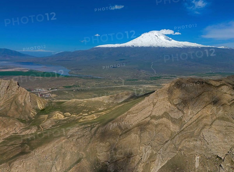 Snow-covered mountain under a clear blue sky with a vast landscape in the foreground, Great Ararat, Büyük Agri Dagi, Dogubayazit, Dogubayazit, Dogubeyazit, Agri Province, Agri, Eastern Anatolia, Anatolia, Turkey