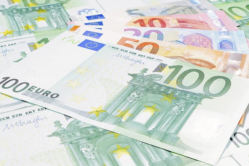 Various euro banknotes, 5 euro, 10 euro, 20 euro, 50 euro, 100 euro