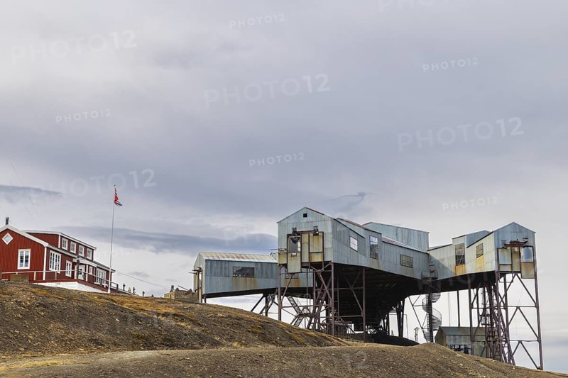 Historic coal cableway, transport cableway, coal distribution cableway, Taubanestralen, Longyearbyen, Spitsbergen, Svalbard