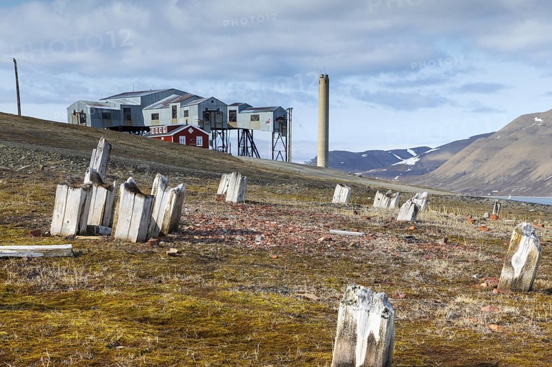 Historic coal cableway, transport cableway, coal distribution cableway, Aventdalen, Longyearbyen, Spitsbergen, Svalbard