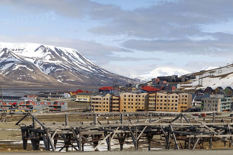 Historic coal distribution cable car, outside town, Aventdalen, Longyearbyen, Spitsbergen, Svalbard