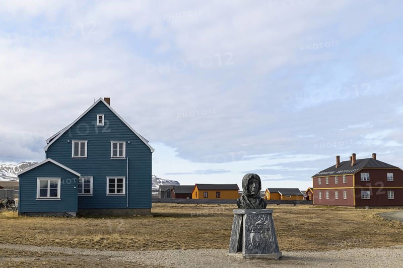 Roald Amundsen between houses, Ny-Alesund, Spitsbergen, Svalbard