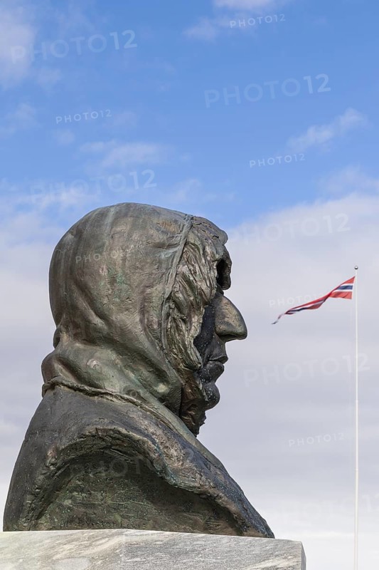 Roald Amundsen in front of the Norwegian flag, Ny-Alesund, Spitsbergen, Svalbard