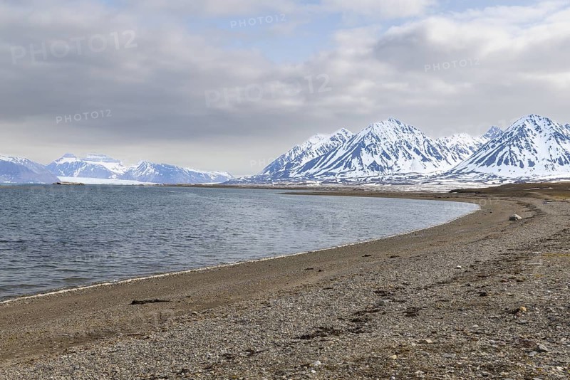 Beach, mountain range, sea, Ny-Alesund, Spitsbergen, Svalbard