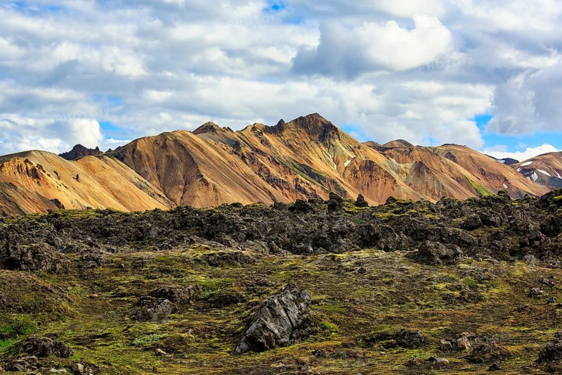 Volcanic landscape, colourful rhyolite mountains, Cumulus, Landmannalaugar, remote hiking area in Fjallabak nature reserve, Laugavegur hiking trail, Suðurland, Sudurland, Icelandic highlands, Iceland