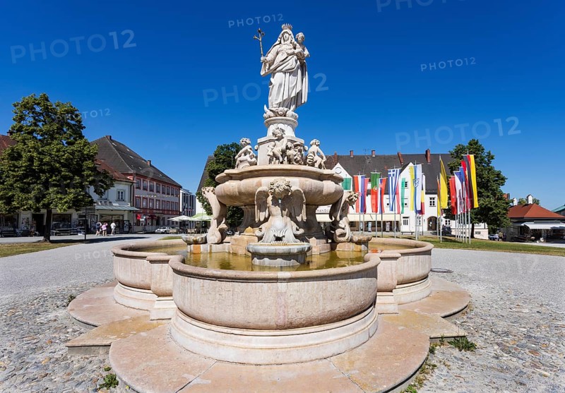 St Mary's Fountain on Kapellplatz, place of pilgrimage, Altötting, Upper Bavaria, Bavaria, Germany