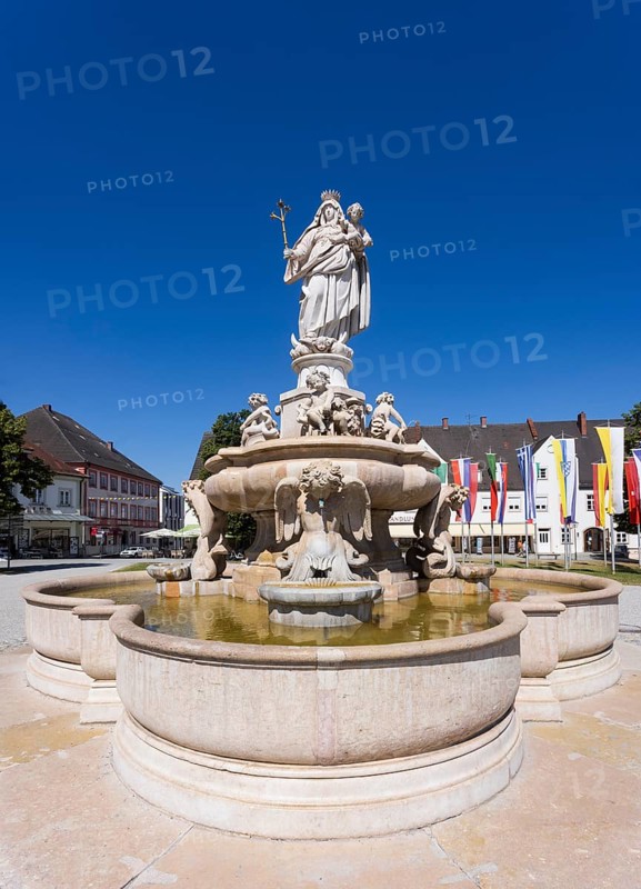 St Mary's Fountain on Kapellplatz, place of pilgrimage, Altötting, Upper Bavaria, Bavaria, Germany