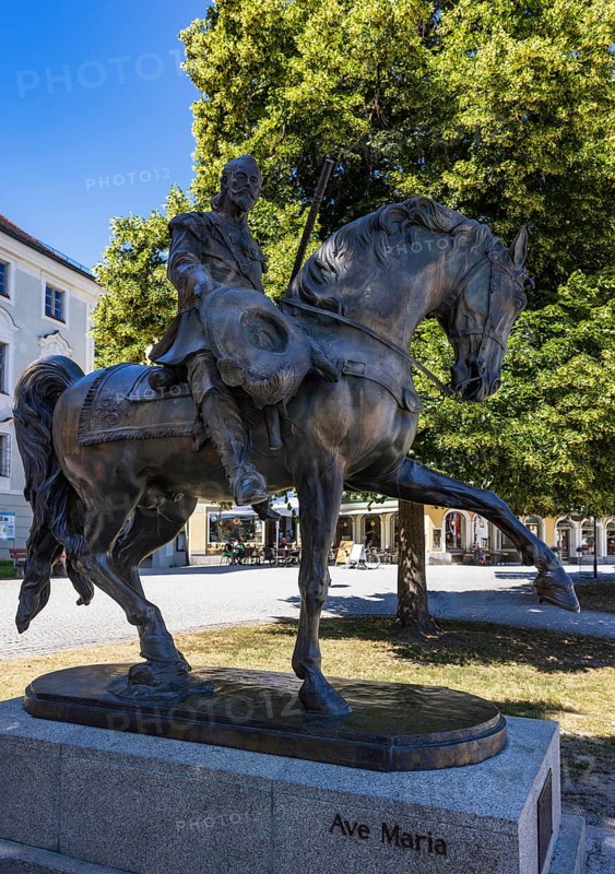 Equestrian statue, Field Marshal Tilly Monument on Kapellplatz, place of pilgrimage, Altötting, Upper Bavaria, Bavaria, Germany