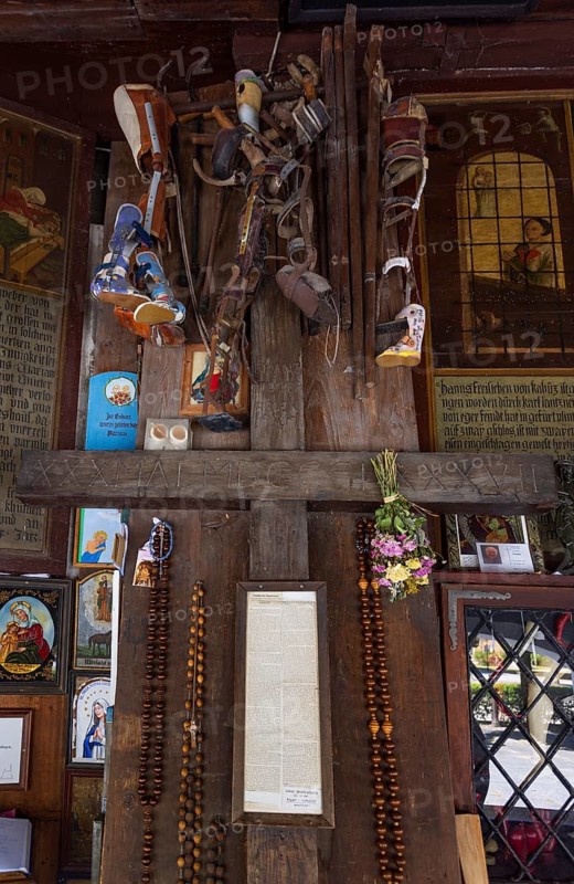 Votive plaques in the walkway around the Chapel of Grace, Kapellplatz, place of pilgrimage, Altötting, Upper Bavaria, Bavaria, Germany