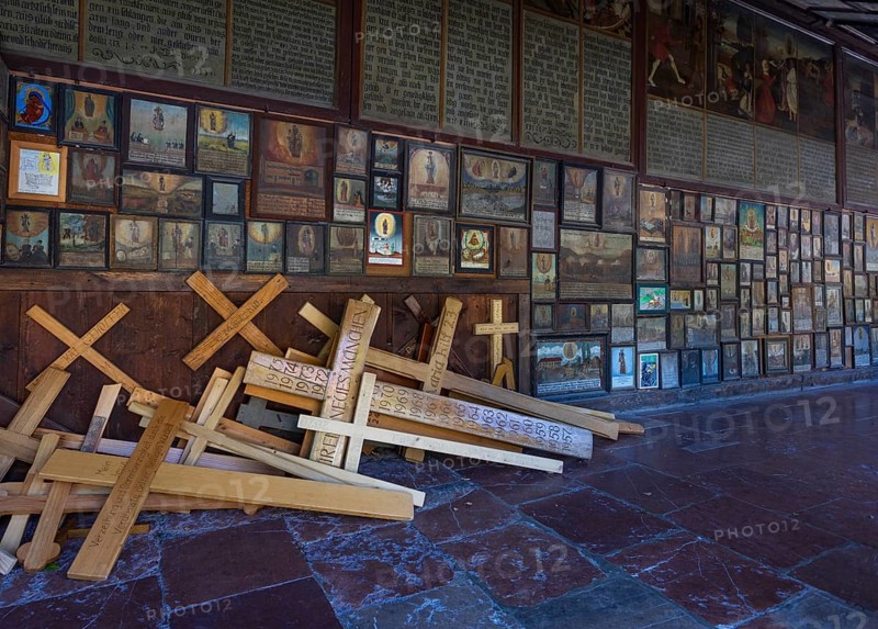 Votive plaques in the walkway around the Chapel of Grace, Kapellplatz, place of pilgrimage, Altötting, Upper Bavaria, Bavaria, Germany