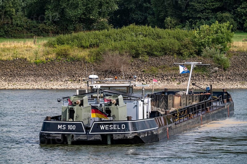 Special ship MS100 of the company Hülskens Wasserbau on the Rhine near Duisburg-Beeckerwerth, unloads so-called bed load material, gravel, into the Rhine to compensate for bed load deficits in the river bed caused by river bed erosion, thus impairing the navigability of the waterway, North Rhine-Westphalia, Germany