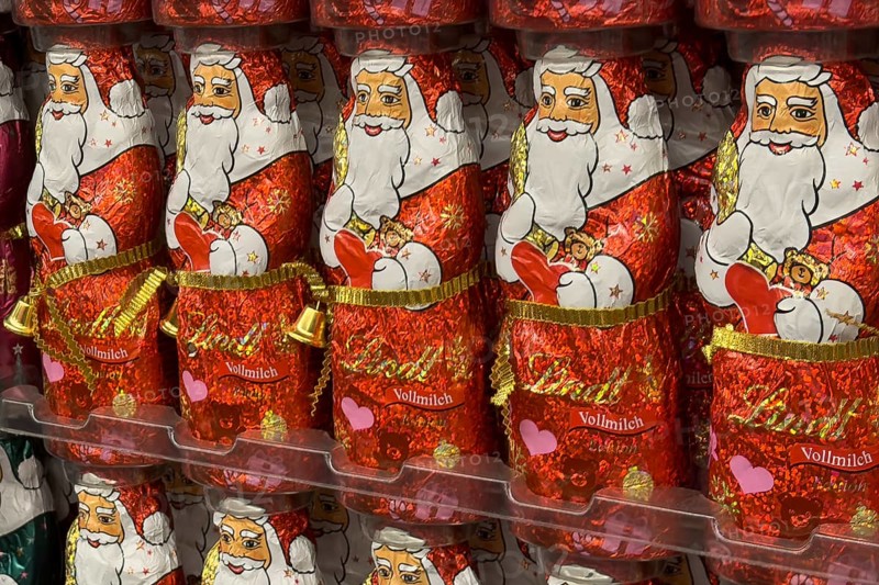 Chocolate Santa Claus chocolate Santa Claus chocolate Santa Claus chocolate Santa Claus sweets from Lindt brand, international