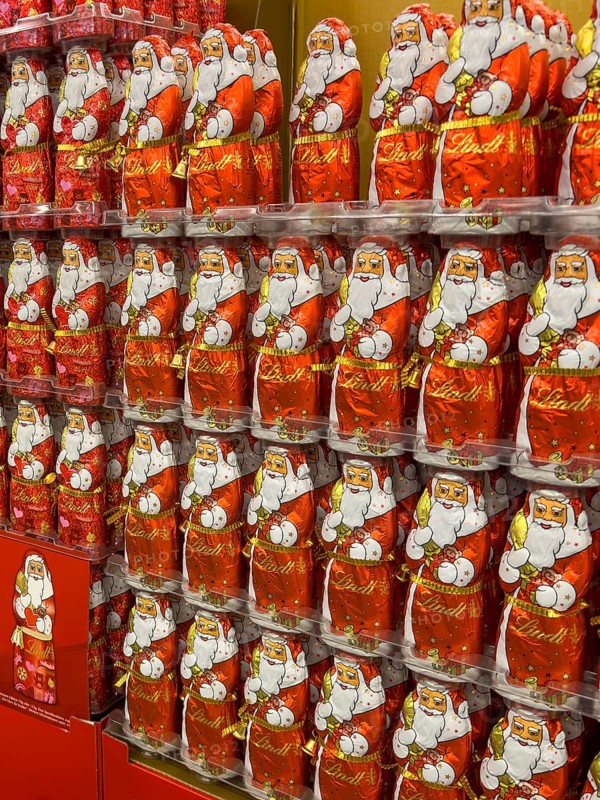 Chocolate Santa Claus chocolate Santa Claus chocolate Santa Claus chocolate Santa Claus sweets from Lindt brand, international