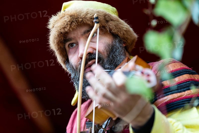 Violinist, musician, medieval clothing, medieval market, city of Esslingen, district of Esslingen, Baden-WÃ¼rttemberg, Germany