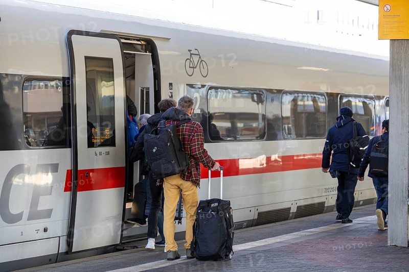 Stop ICE at Mannheim Central Station with incoming passengers