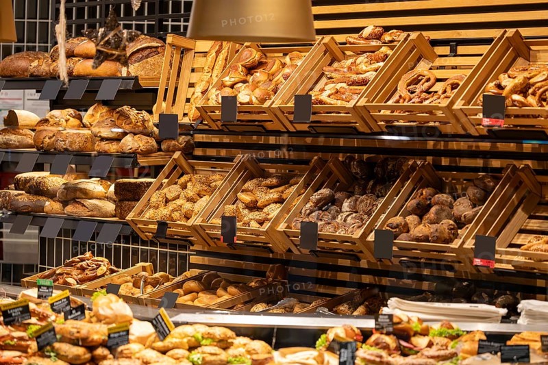 Bakery with a wide selection of bread, rolls and snacks