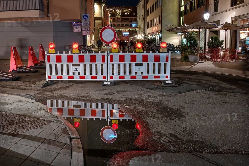 Barrier to secure the Nuremberg Christmas Market, Hauptmarkt, Nuremberg, Middle Franconia, Bavaria, Germany