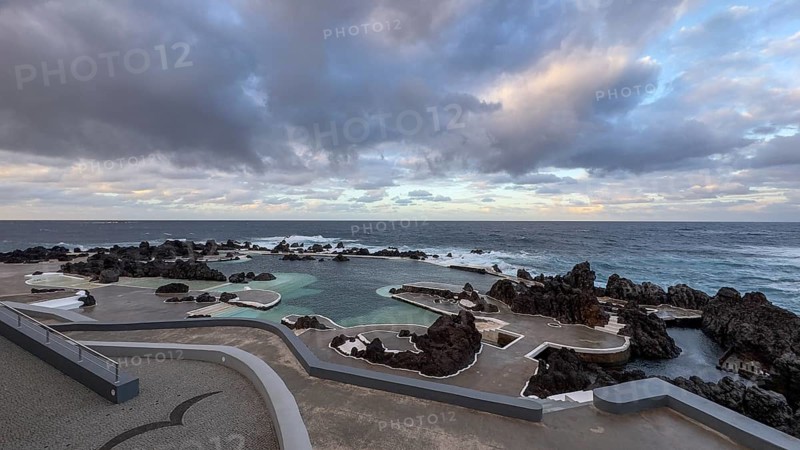 Natural swimming pools, natural swimming pools in volcanic rock, lava pools, natural swimming pools, natural pools, rocky coast, bathing complex, Porto Moniz, Madeira, Portugal