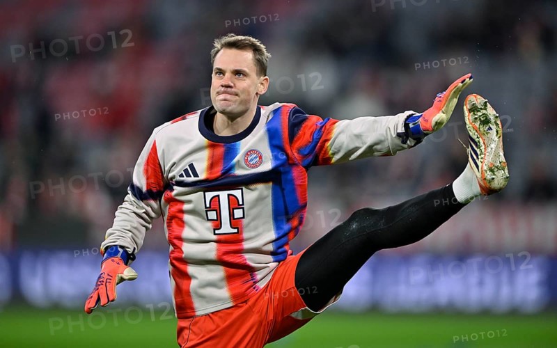 Goalkeeper Manuel Neuer FC Bayern Munich FCB (01) Warm-up Training Gesture Gesture dogged Champions League, Allianz Arena, Munich, Bayern, Germany