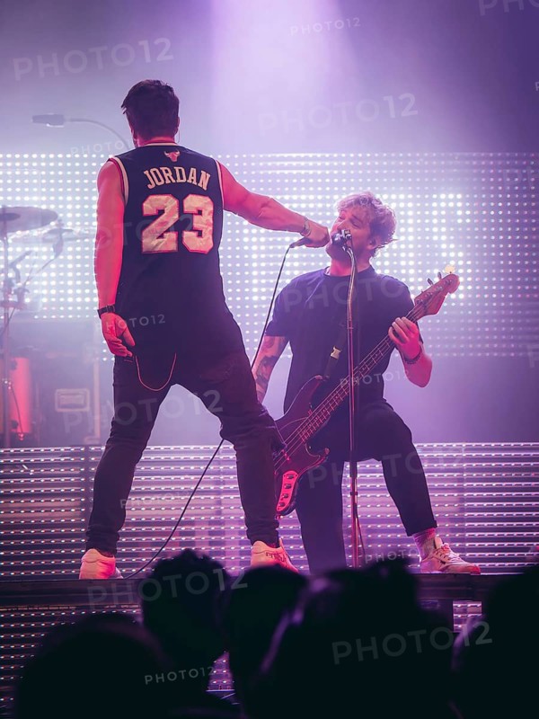 Singer Christoph von Freydorf and bassist Pascal Theisen from Emil Bulls live on X-Mas Bash Tour 2025 at Huxley's New World in Berlin on 05.12.2025