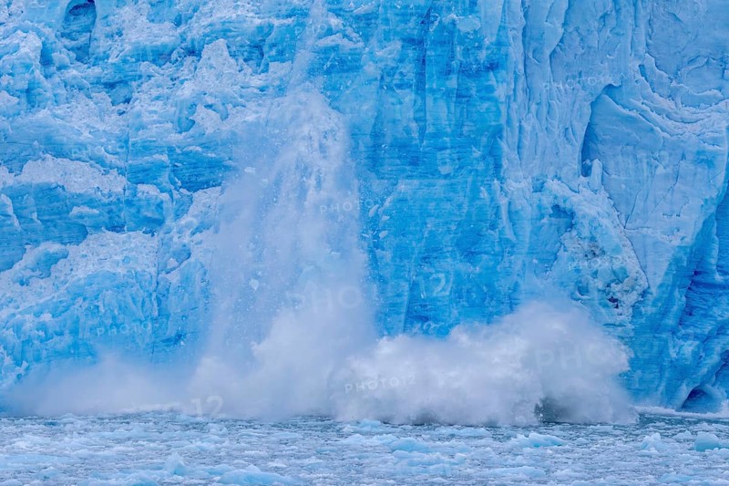 Ice chunk breaking from edge of the calving Lilliehöökbreen glacier into Lilliehöök Fjord, Lilliehöökfjorden, Albert I Land, Spitsbergen, Svalbard