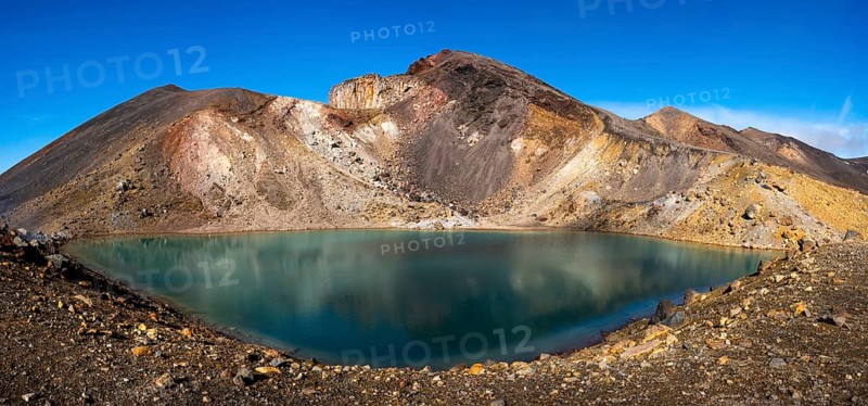 One of the Emerald Lakes and Red Crater, Panorama, Tongariro alpine crossing, Tongariro National Park, North Island, New Zealand
