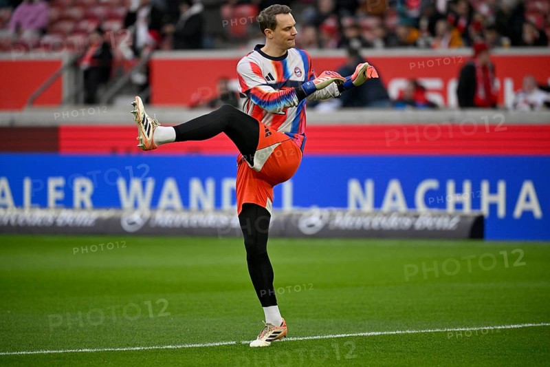 Goalkeeper Manuel Neuer FC Bayern Munich FCB (01) Warm-up training MHPArena, MHP Arena Stuttgart, Baden-WÃ¼rttemberg, Germany