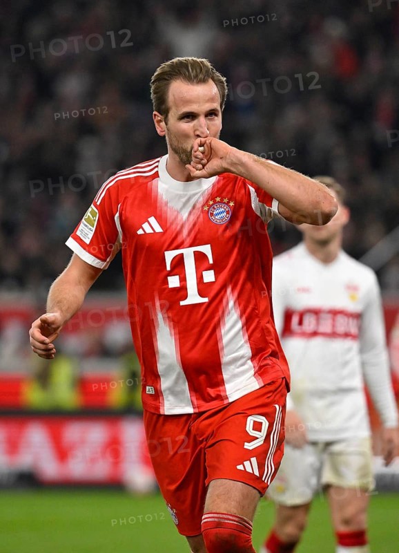Goal celebration Harry Kane FC Bayern Munich FCB (09) kisses wedding ring ring gesture gesture MHPArena, MHP Arena Stuttgart, Baden-WÃ¼rttemberg, Germany