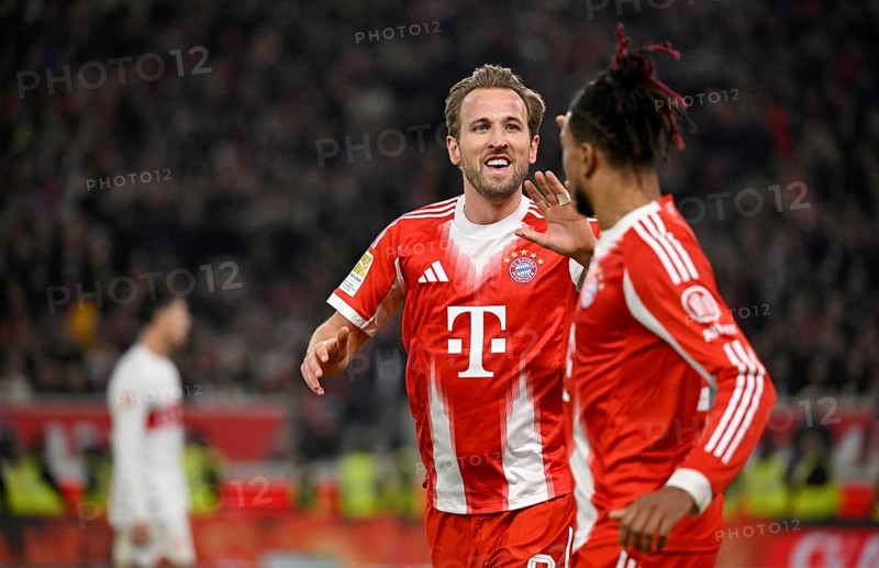 Goal celebration Harry Kane FC Bayern Munich FCB (09) Michael Olise FC Bayern Munich FCB (17) MHPArena, MHP Arena Stuttgart, Baden-WÃ¼rttemberg, Germany