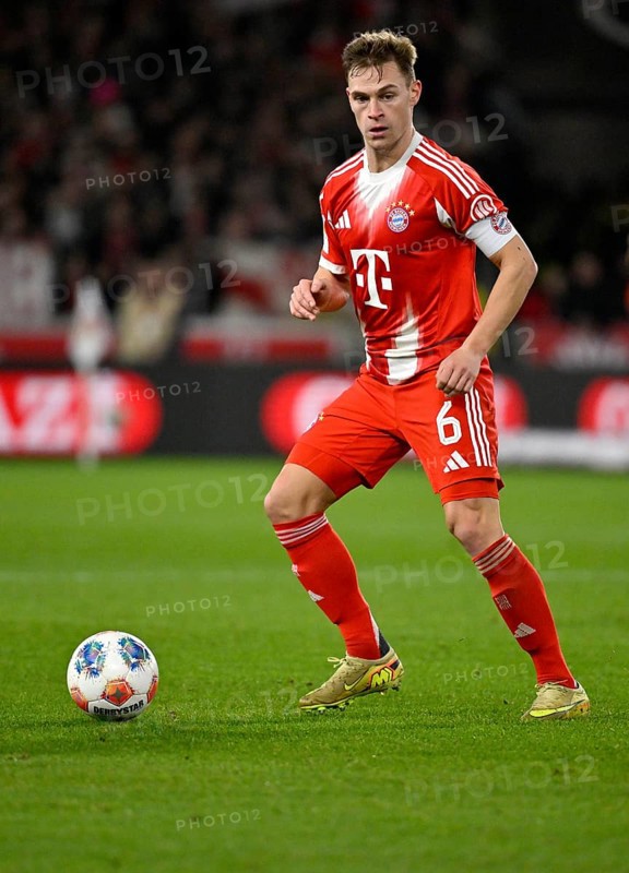 Joshua Kimmich FC Bayern Munich FCB (06) Action on the ball MHPArena, MHP Arena Stuttgart, Baden-WÃ¼rttemberg, Germany