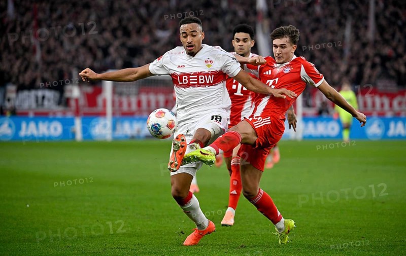 Duel, action Foul Tom Bischof FC Bayern Munich FCB (20) against Jamie Leweling VfB Stuttgart (18) behind Luis Diaz FC Bayern Munich FCB (14) MHPArena, MHP Arena Stuttgart, Baden-WÃ¼rttemberg, Germany