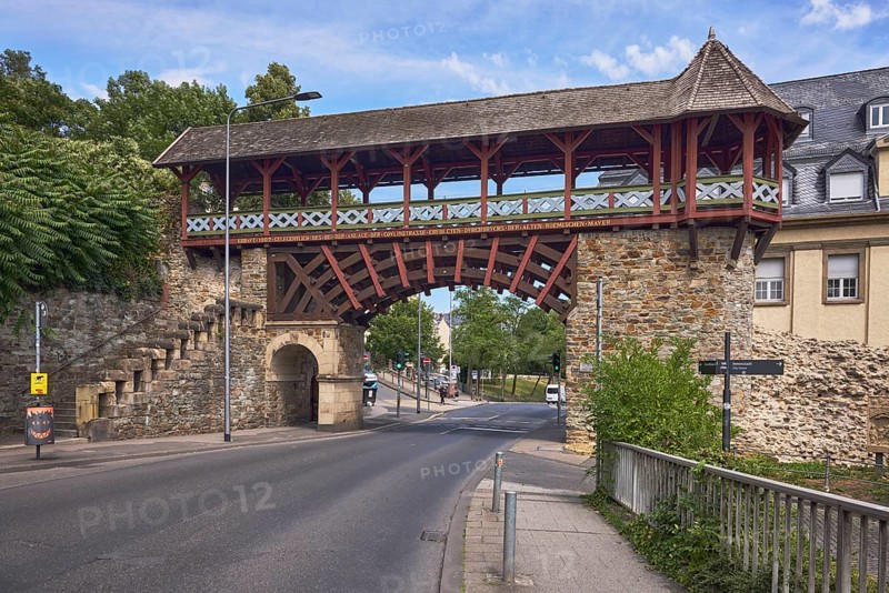 Historic city fortification, historicizing city gate Römertor, historic city wall Heidenmauer, street, barrier bollard, lantern, trees, bushes, blue sky, cirrus clouds, CoulinstraÃŸe, Wiesbaden, state capital, district-free city, Hesse, Germany