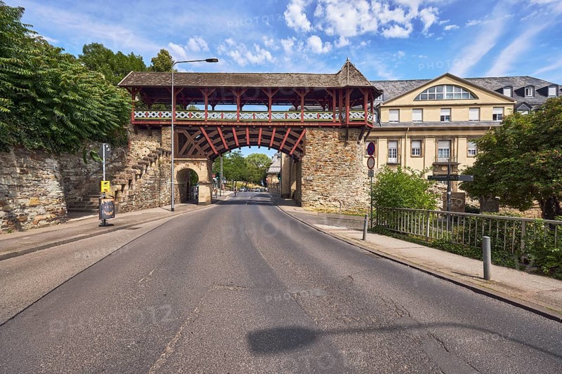 City fortification, historic city wall Heidenmauer, historicizing city gate Römertor, barrier bollard, street, lantern, trees, bushes, blue sky, cirrus clouds, CoulinstraÃŸe, Wiesbaden, state capital, district-free city, Hesse, Germany