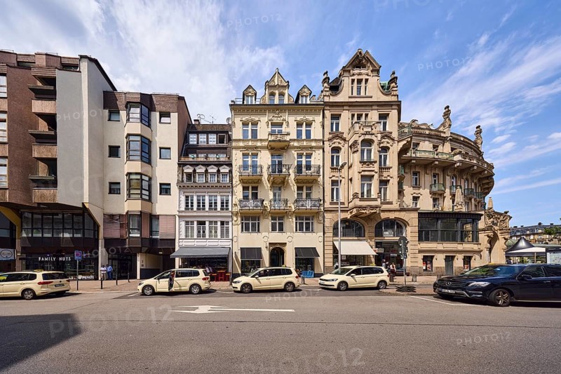 Row of houses, general architecture, modern buildings, historic buildings, residential buildings and commercial buildings, taxi stand, taxi, retail stores, former hotel palace hotel, grocery store Family Nuts, modern versus historical architecture, contrast, blue sky, overcast sky, cirrostratus clouds, cumulus clouds, Kranzplatz street, Wiesbaden, state capital, district-free city, Hesse, Germany