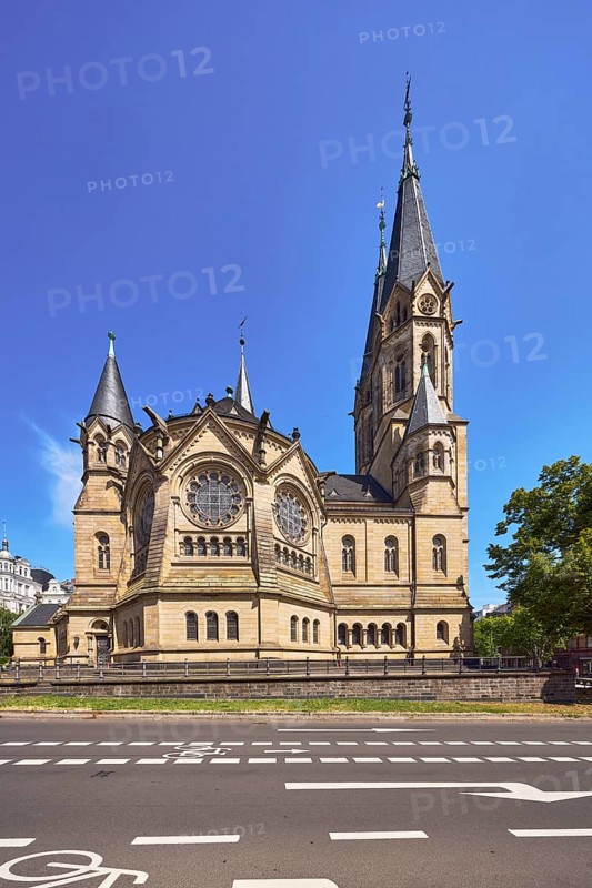 Ringkirche, Evangelische Ringkirchengemeinde, Neromanic style, architect Johannes Otzen, bike path, road, blue sky, cirrus clouds, An der Ringkirche, Wiesbaden, state capital, district-free city, Hesse, Germany