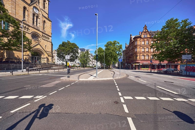 Street, general architecture, houses, church, traffic light intersection, central island, trees, lantern, blue sky, cirrus clouds, intersection RheinstraÃŸe, Kaiser-Friedrich-Ring and An der Ringkirche, federal road B54, Wiesbaden, state capital, district-free city, Hesse, Germany