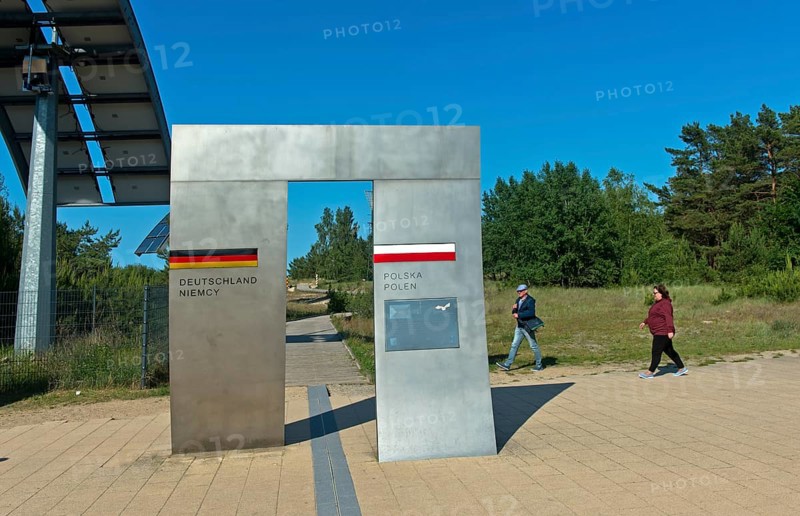 Symbolic gate on the border between Germany and Poland on the Europa Promenade, Ahlbeck, Usedom island, Mecklenburg-Western Pomerania, Germany