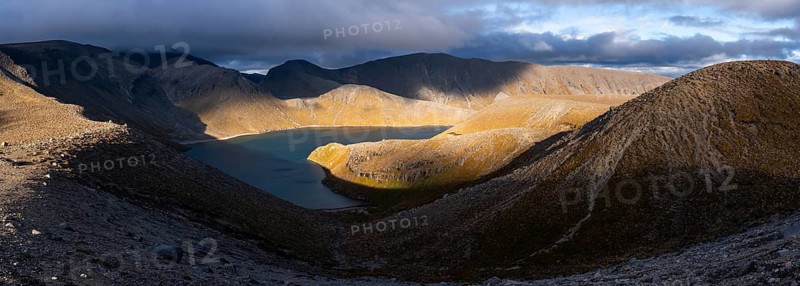 View to Upper Tama Lake, Tama Lake Walk (Tama Lakes Track), left Mt Ngauruhoe in clouds, evening light, golden hour, panorama, Tongariro National Park, North Island, New Zealand