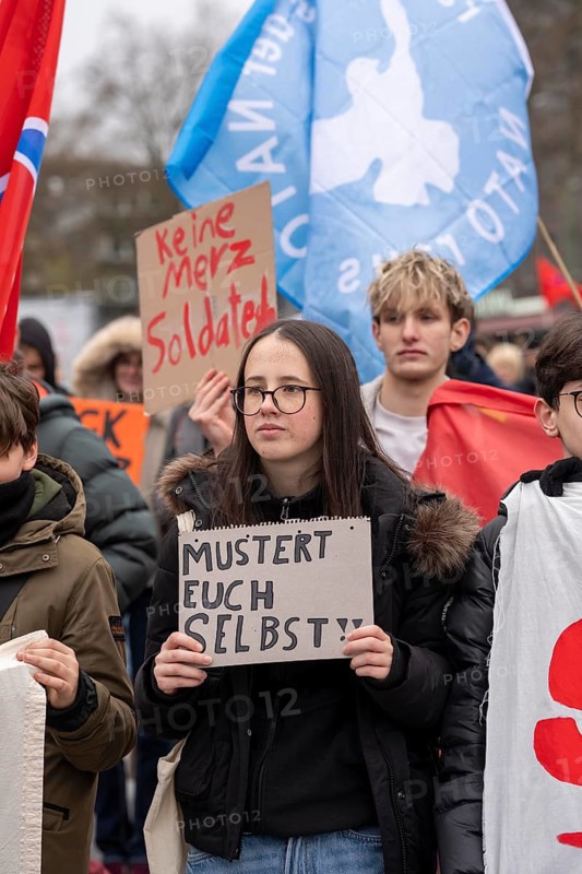 School strike against military service, around 600 participants in a demonstration against the reintroduction of military service, students who stayed away from school and participants from left-wing organizations and parties passed through downtown Essen to protest against the planned new compulsory military service and against other obligations in social service, North Rhine-Westphalia, Germany
