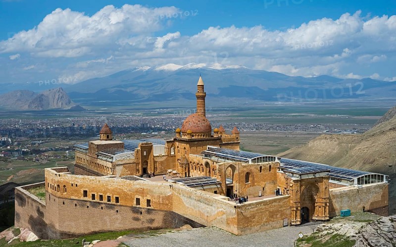 An old castle surrounded by mountains and a vast valley under a clear sky, Ishak Pasha Palace, Ishak Pasha Palace, Ä°shak PaÅŸa SarayÄ±, Ottomans, Dogubayazit, DoÄŸubayazÄ±t, DoÄŸubeyazÄ±t, Agri Province, East Anatolia, Turkey